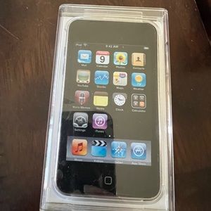 iPod touch 8gb silver in good condition model number MC086LL/a